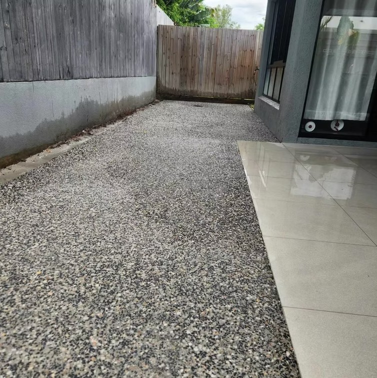 Exposed aggregate concrete driveway in Hamilton