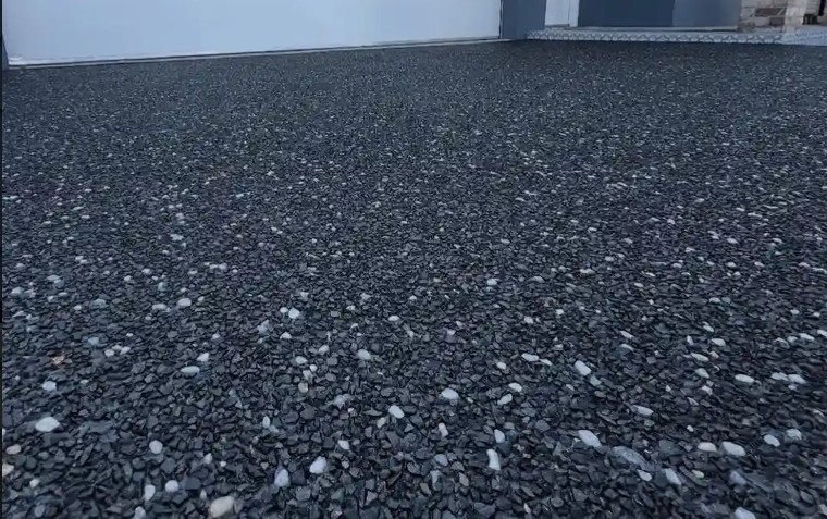 Charcoal exposed aggregate driveway