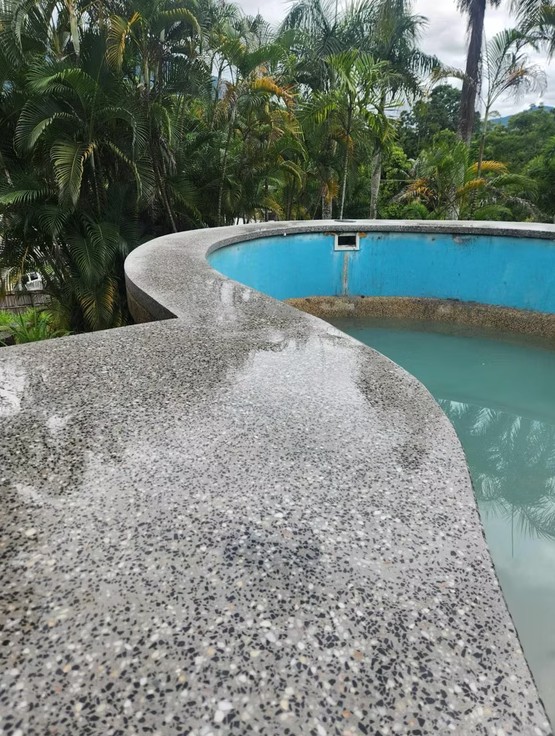 Concrete pool surround in Hamilton